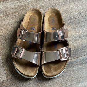 Arizona Flat Footbed metallic rose gold